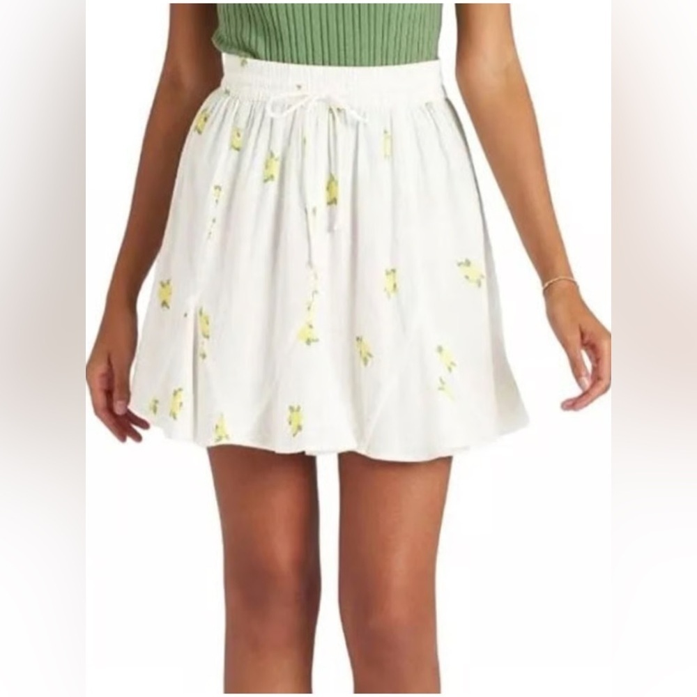 Women’s Vero Moda Lemon Mini Skirt, size medium